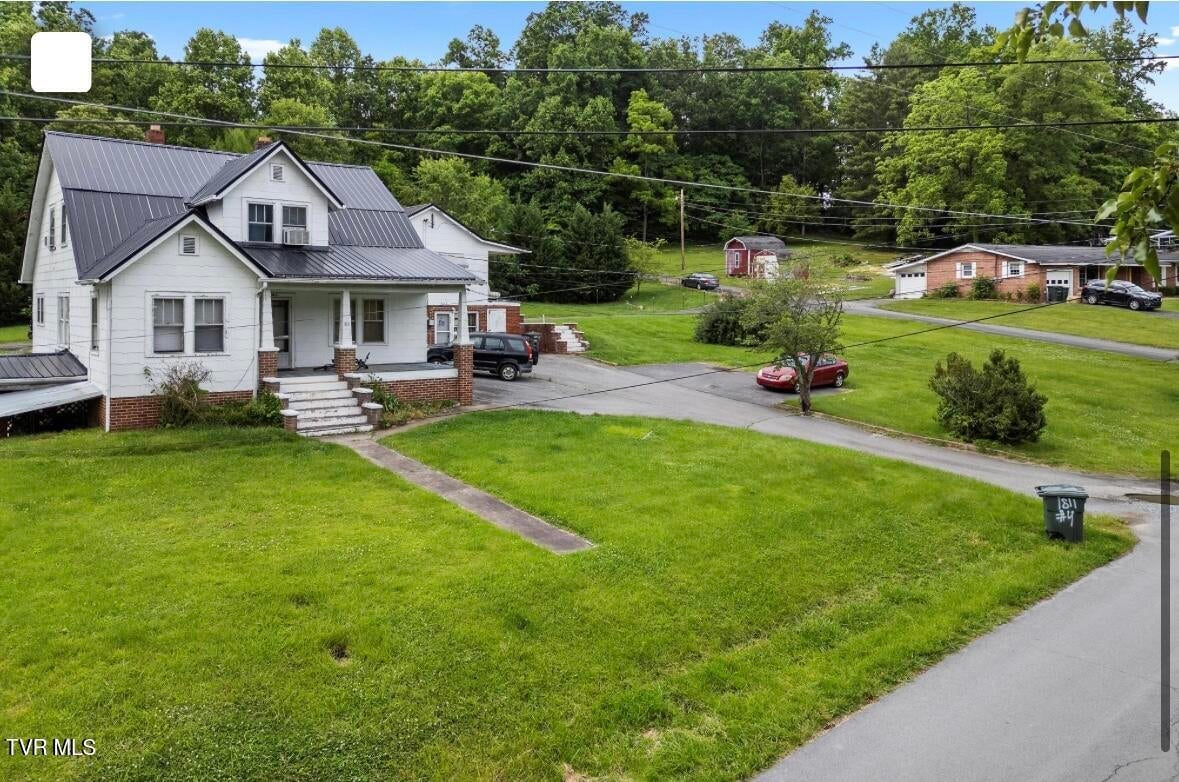 1809 Field Rd, Elizabethton, TN 37643