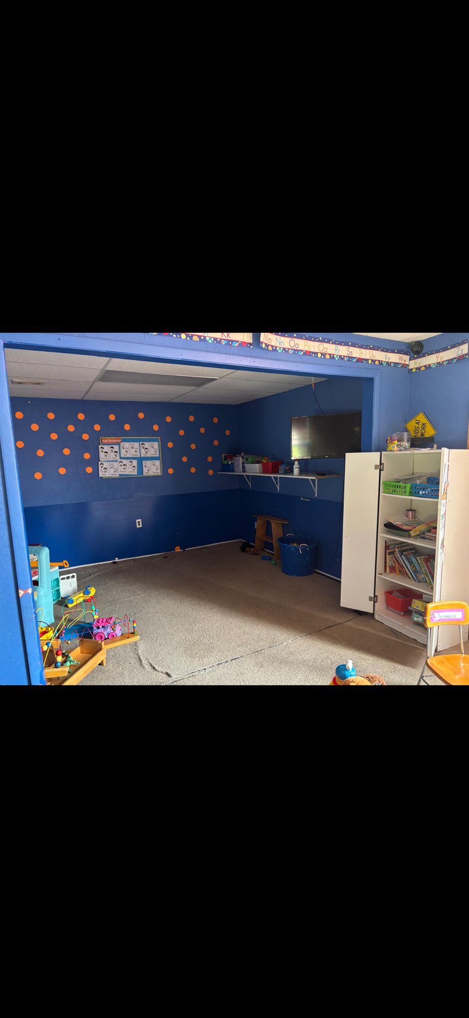 10160 w Nine Mile Rd, Oak Park, MI 48237