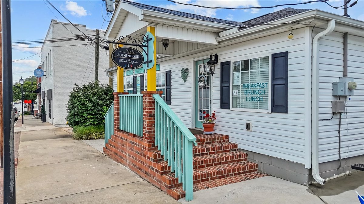 107 W Curtis St, Simpsonville, SC 29681