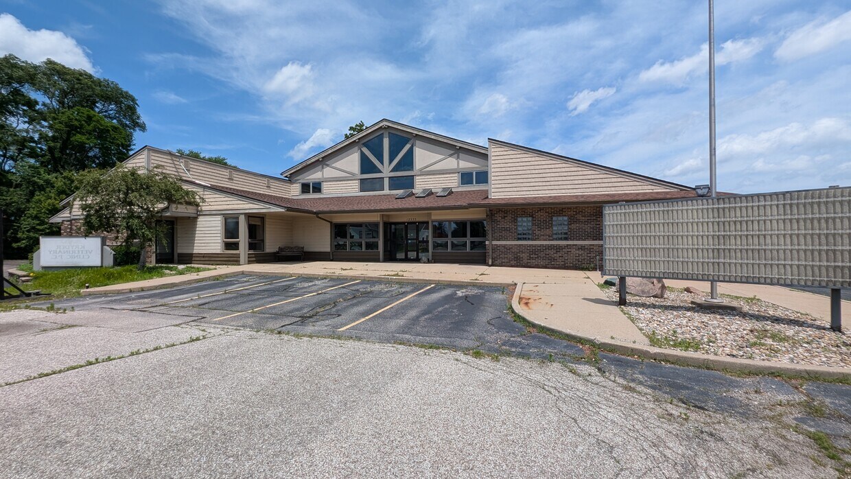 12555 Adams Rd, Granger, IN 46530