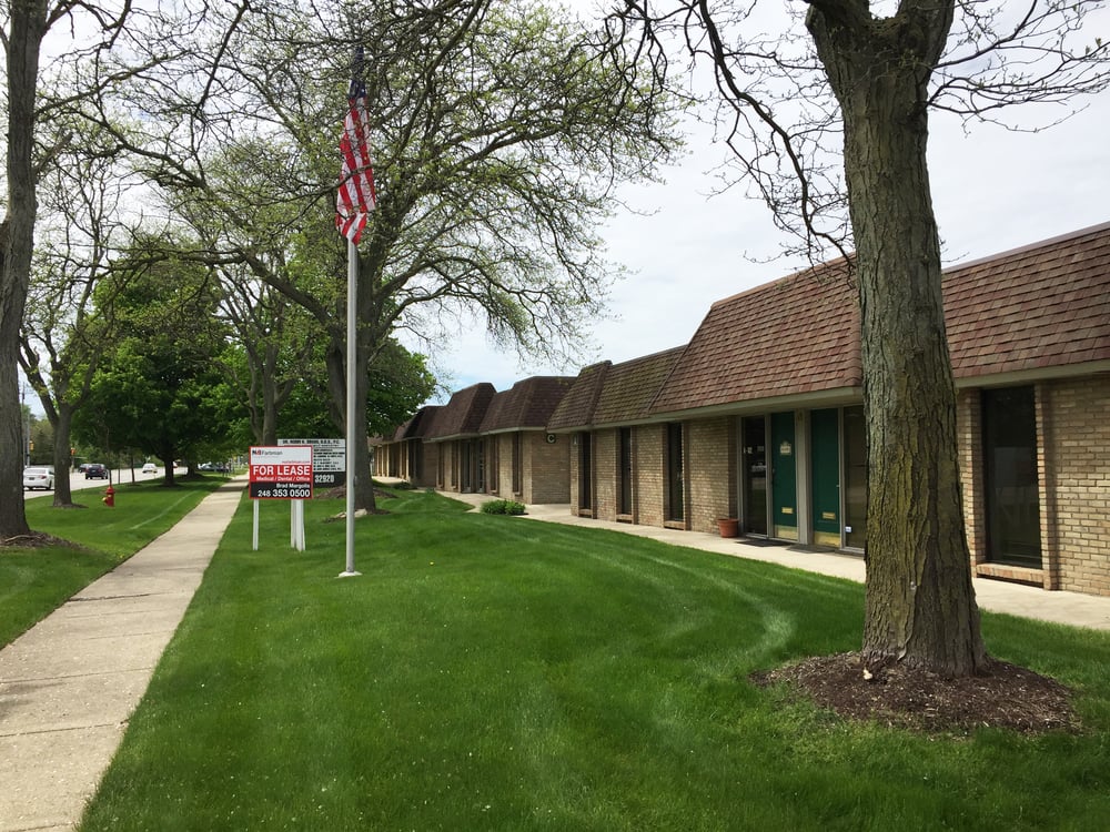 32910 W 13 Mile Rd, Farmington Hills, MI 48334