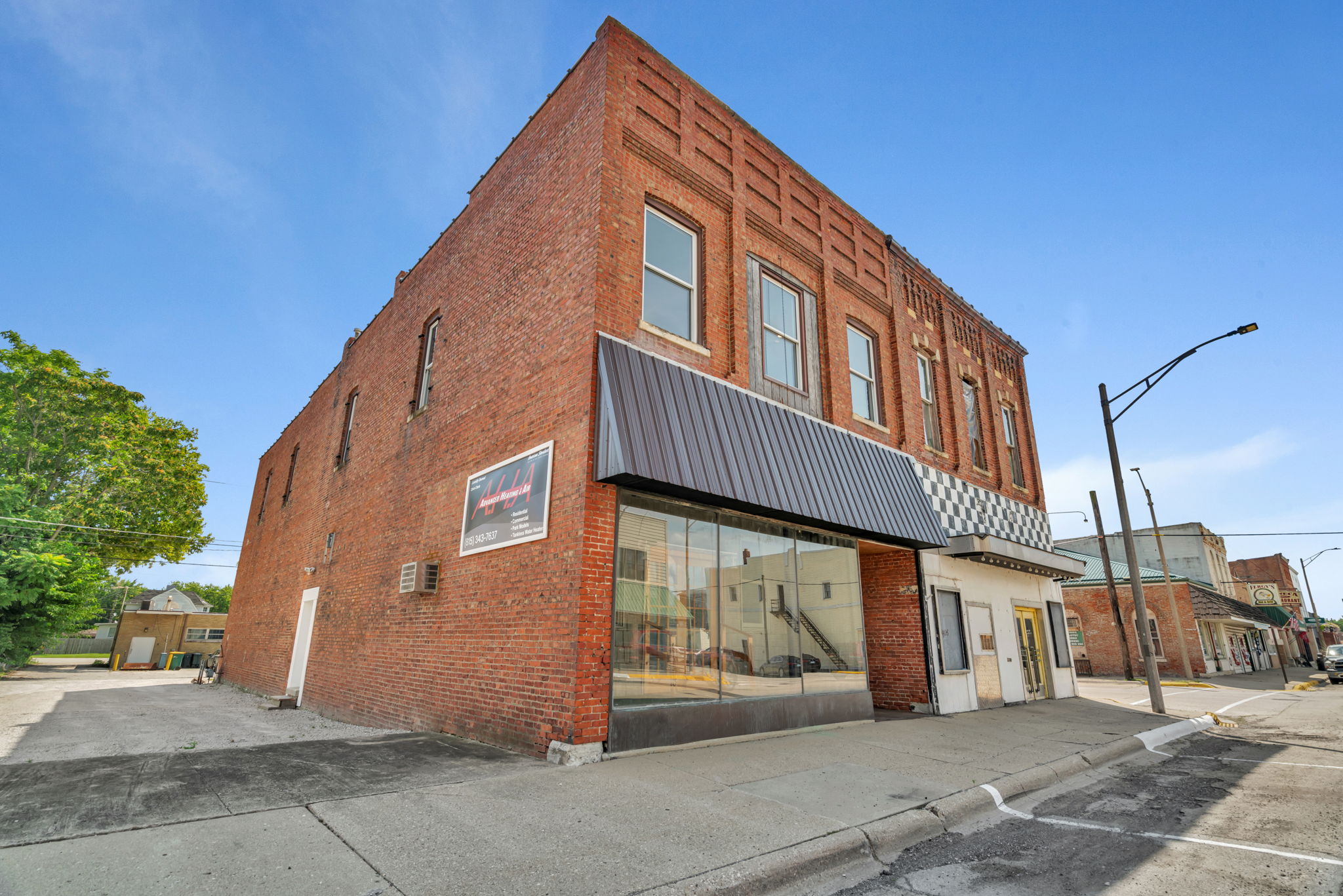 304 N Main St, Seneca, IL 61360