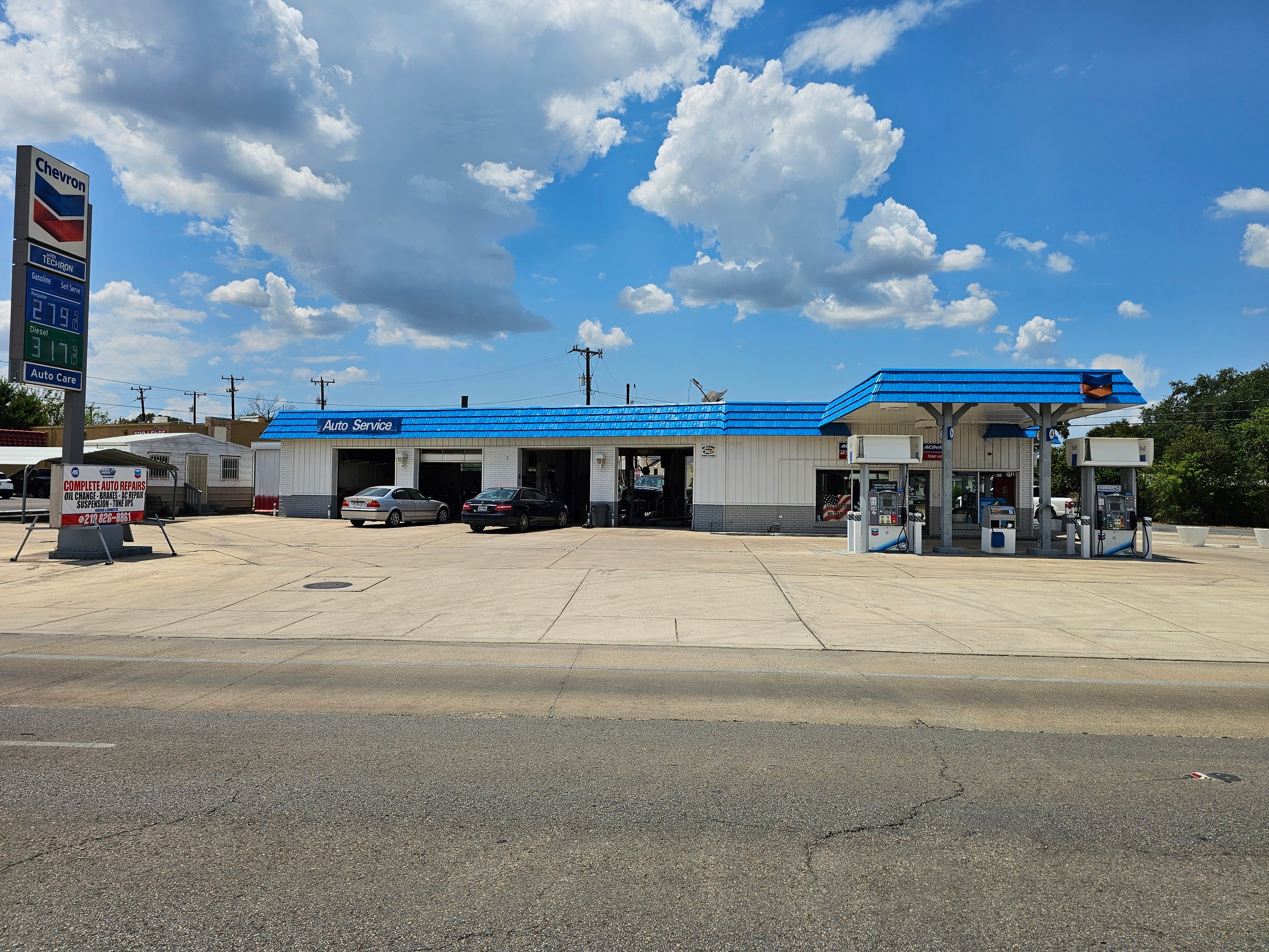1118 Harry Wurzbach Rd, San Antonio, TX 78209