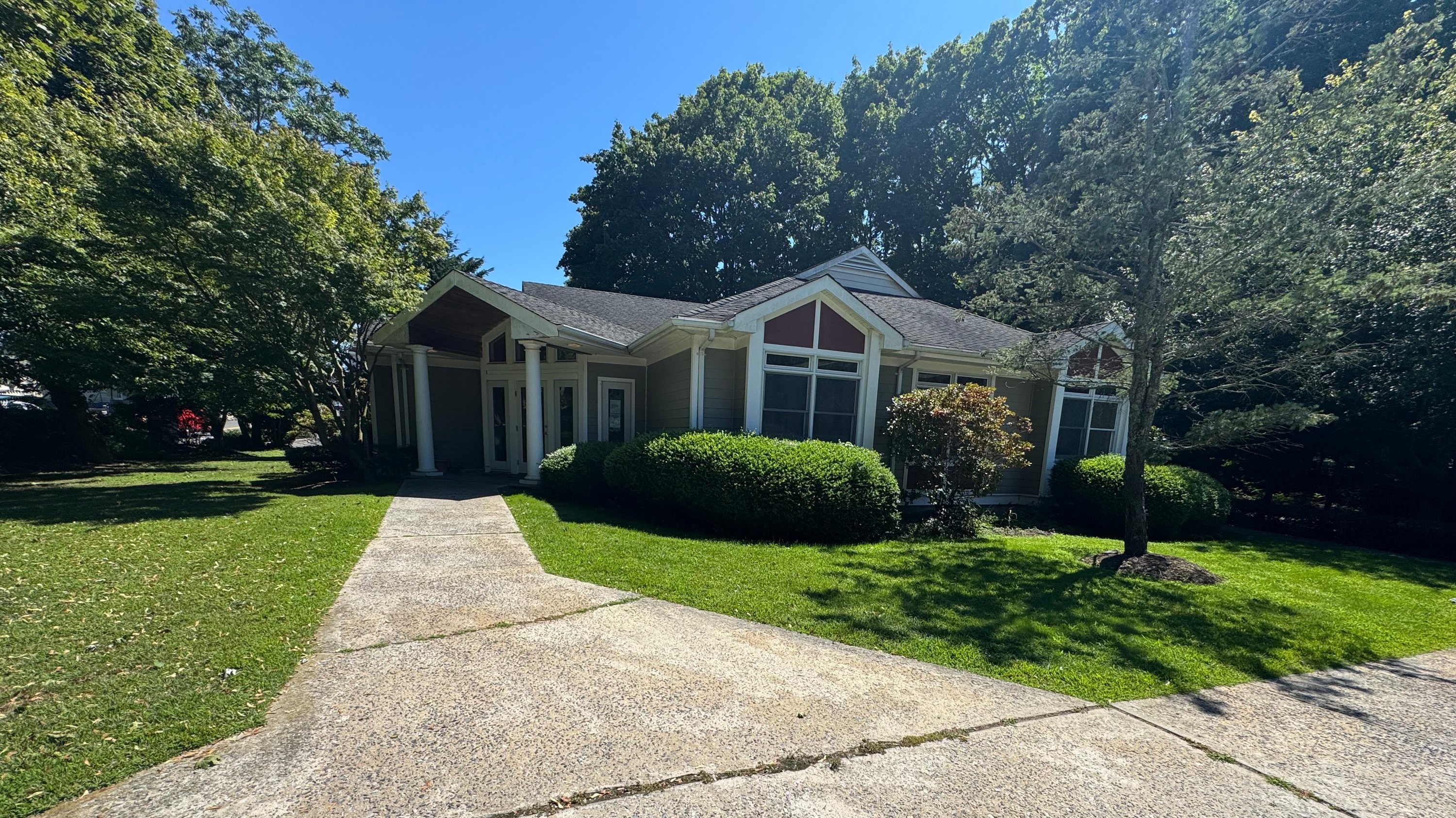 5 Squiretown Rd, Hampton Bays, NY 11946