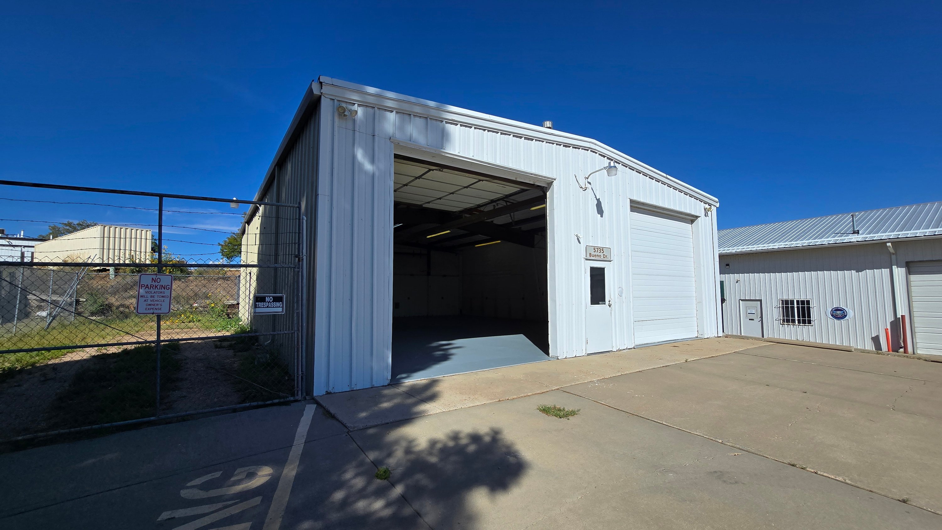 Standalone Shop & Warehouse with Fenced Yard