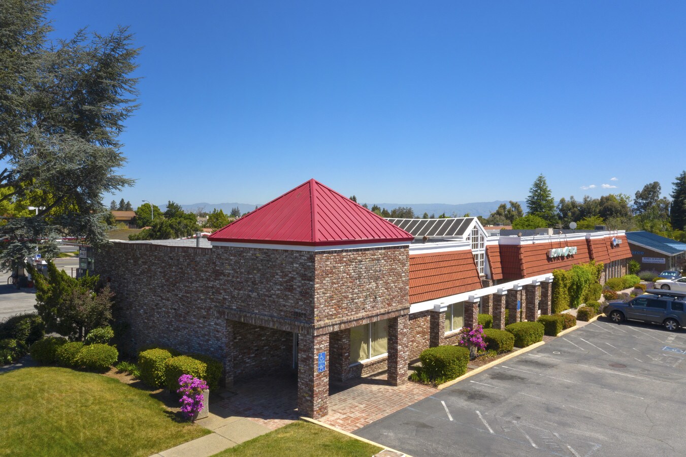 10520 S De Anza Blvd, Cupertino, CA 95014