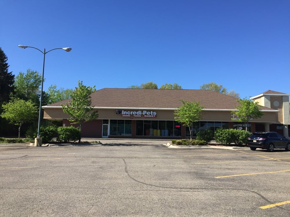 7150 Cooley Lake Rd, Waterford Township, MI 48327