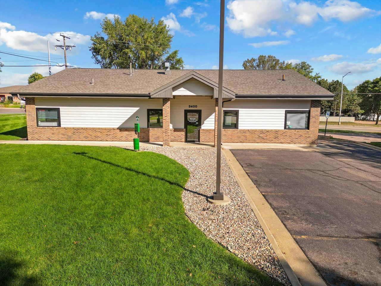 3400 S Holbrook Ave, Sioux Falls, SD 57106