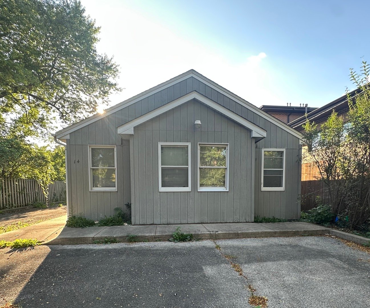 14 Crescent St, Elgin, IL 60123
