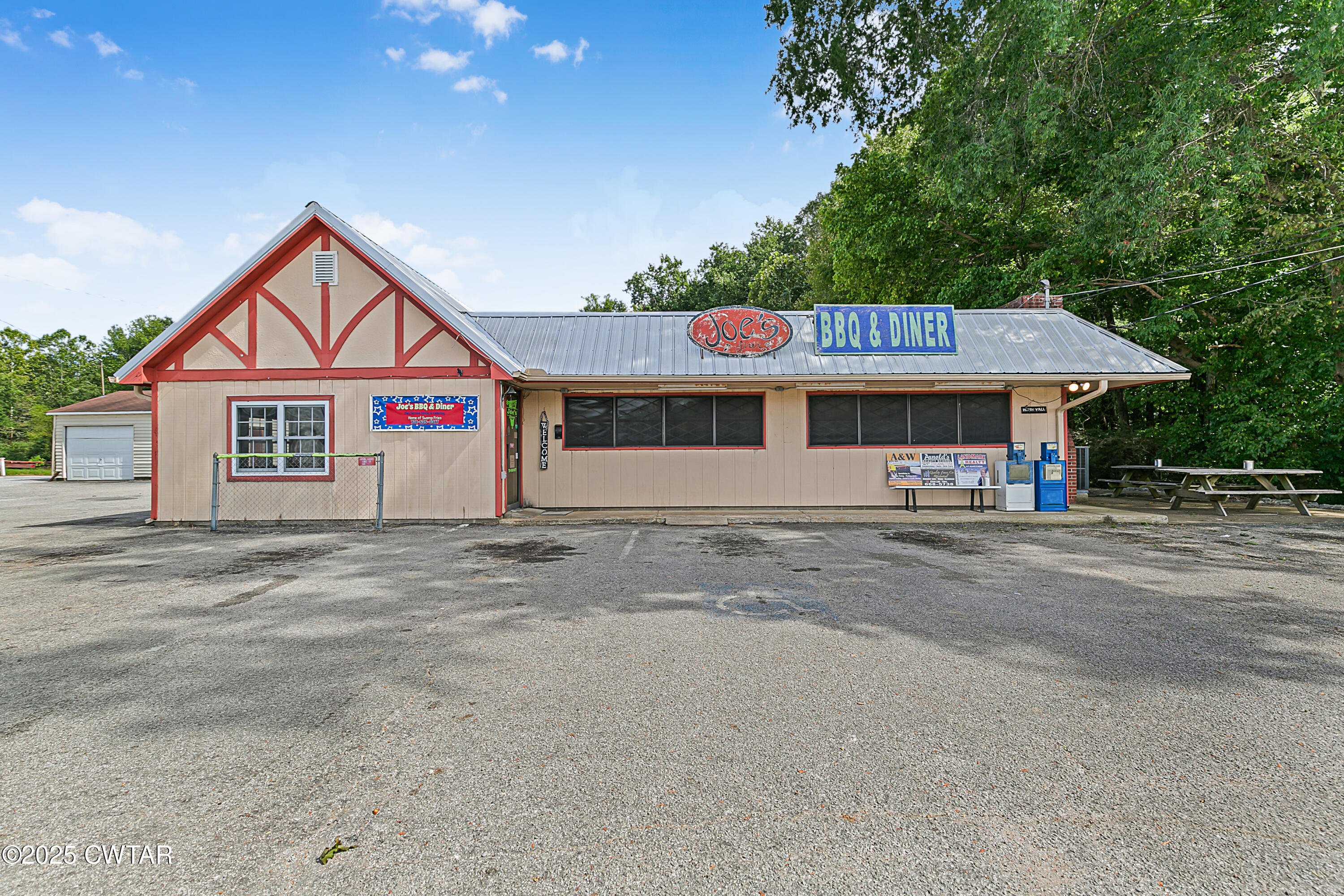 19190 W Main St W, Huntingdon, TN 38344