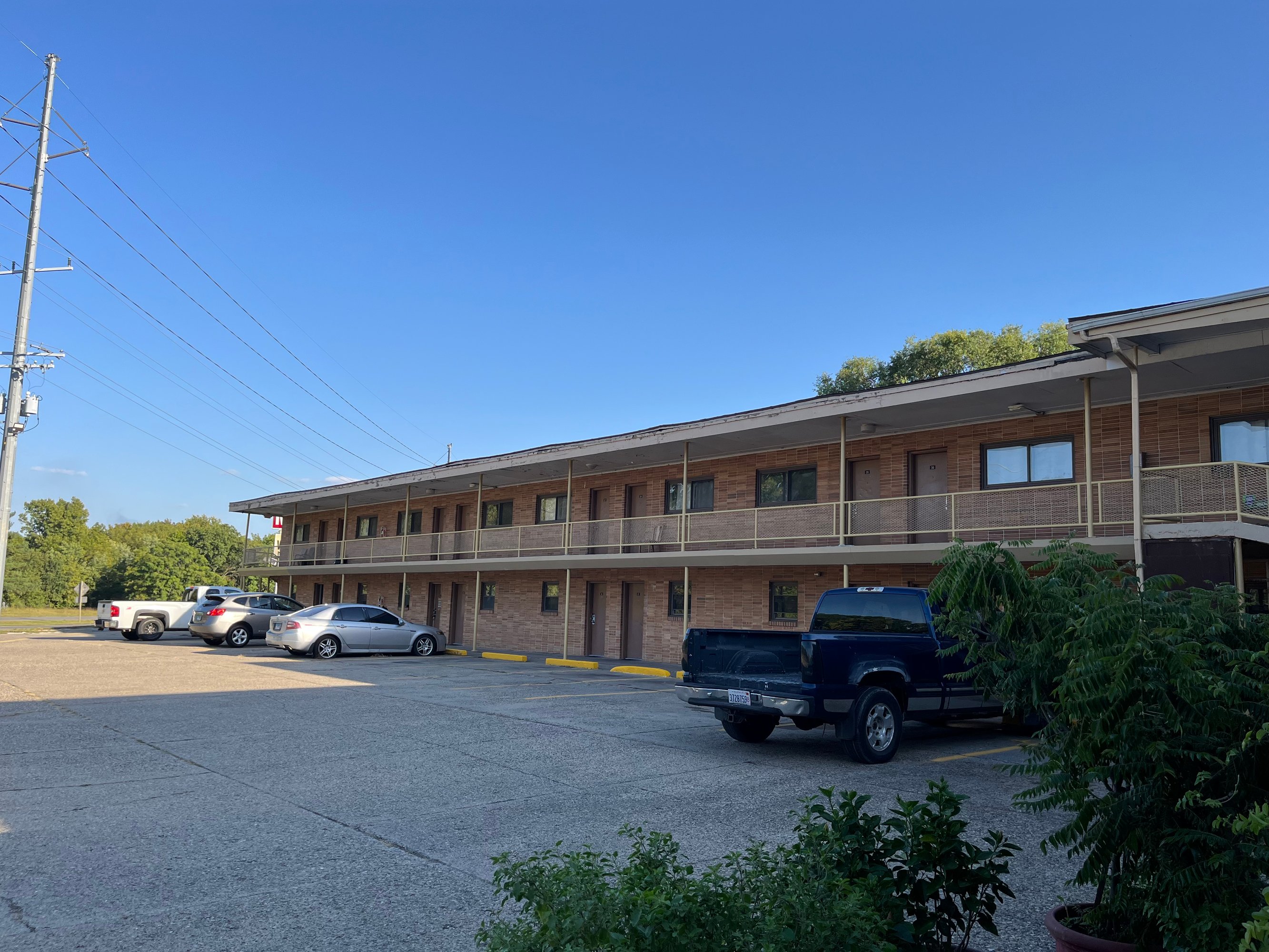 16 S Country Club Rd, Decatur, IL 62521