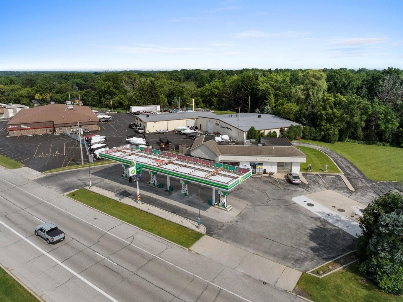 11931 W Janesville Rd, Hales Corners, WI 53130