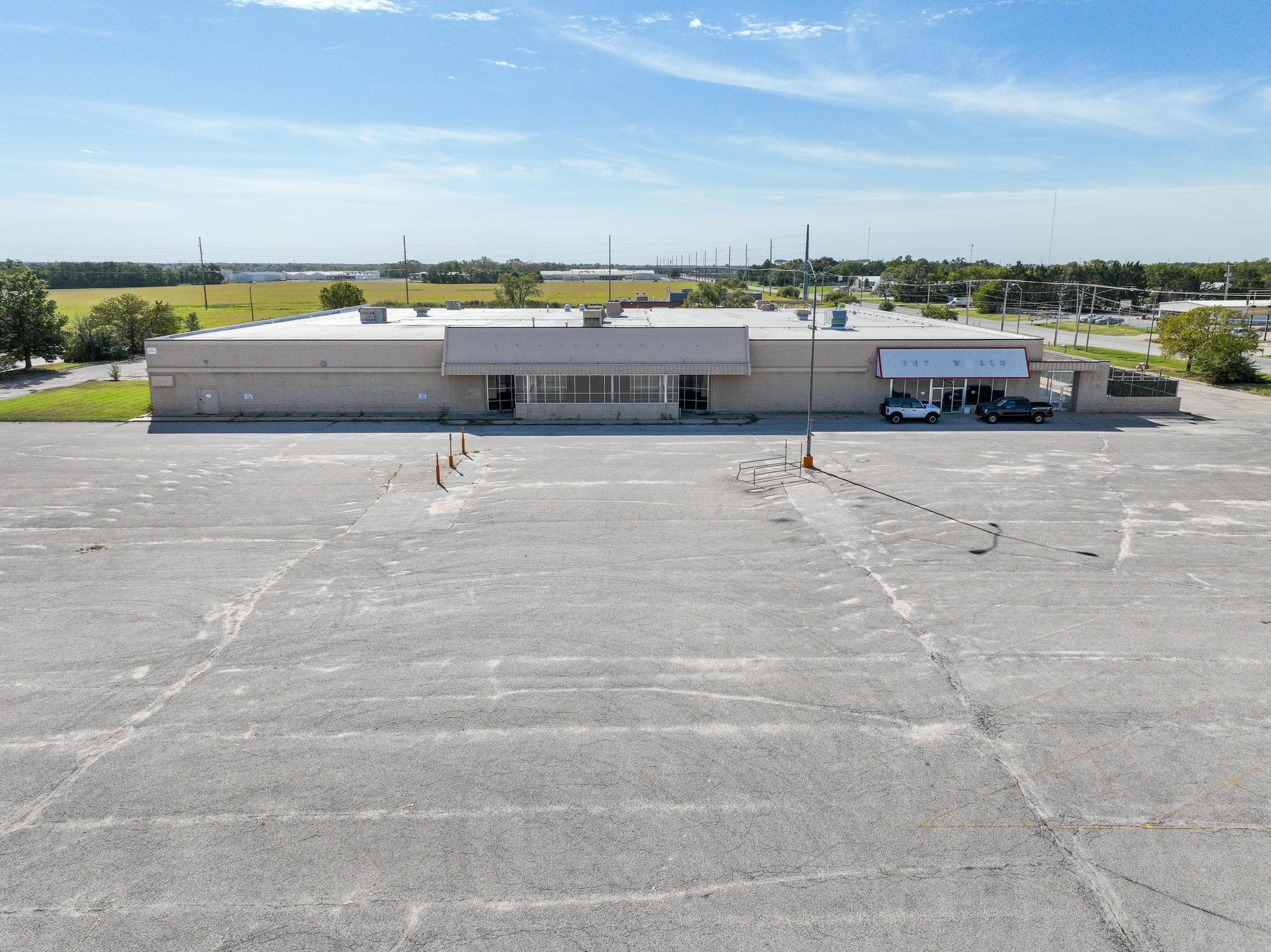 1801 W 1 St Newton, Newton, KS 67114