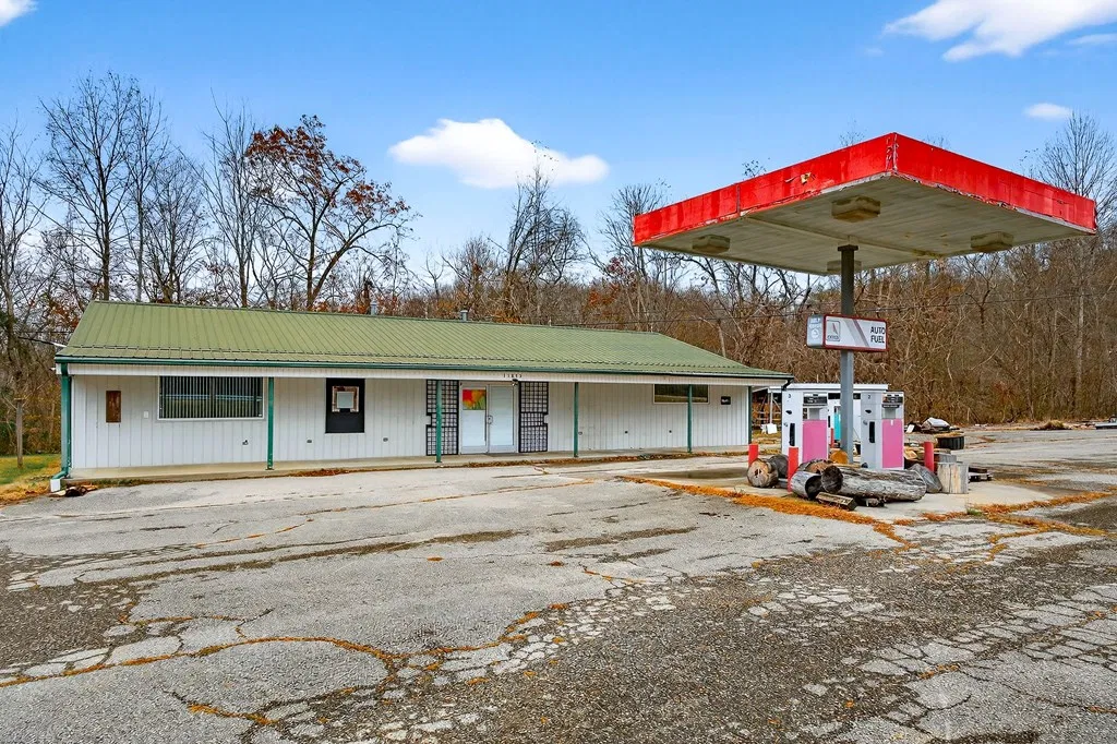 11855 Nashville Hwy, Baxter, TN 38544