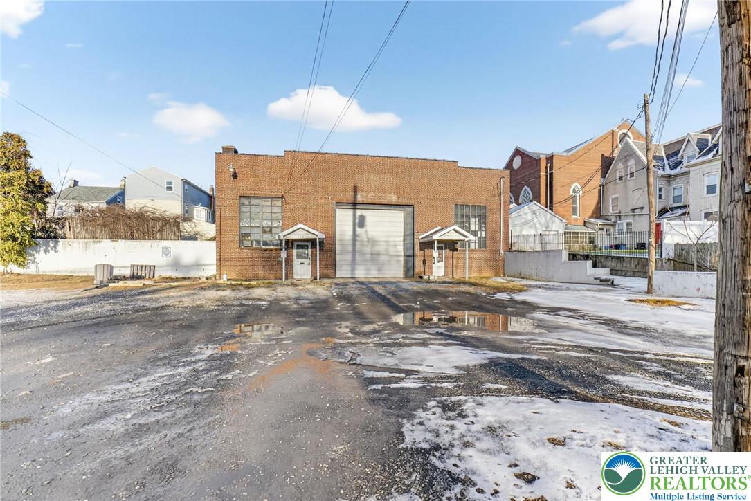 113 Railroad St, Catasauqua, PA 18032