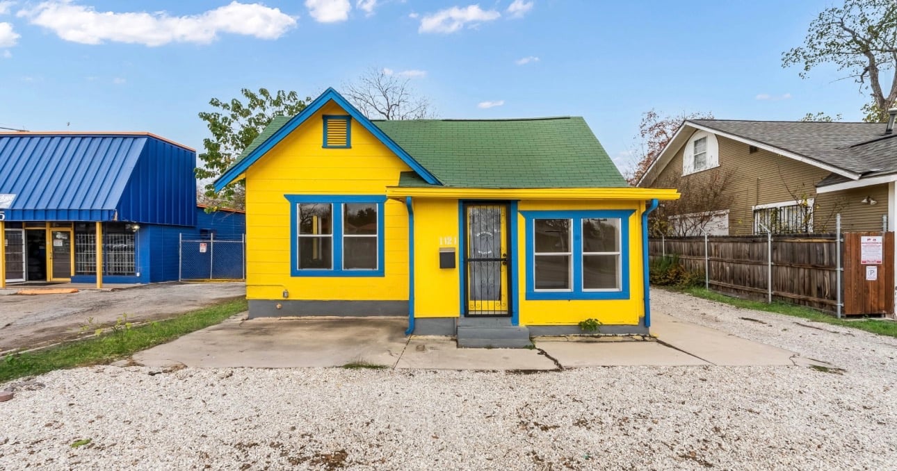 1121 W Hildebrand Ave, San Antonio, TX 78201