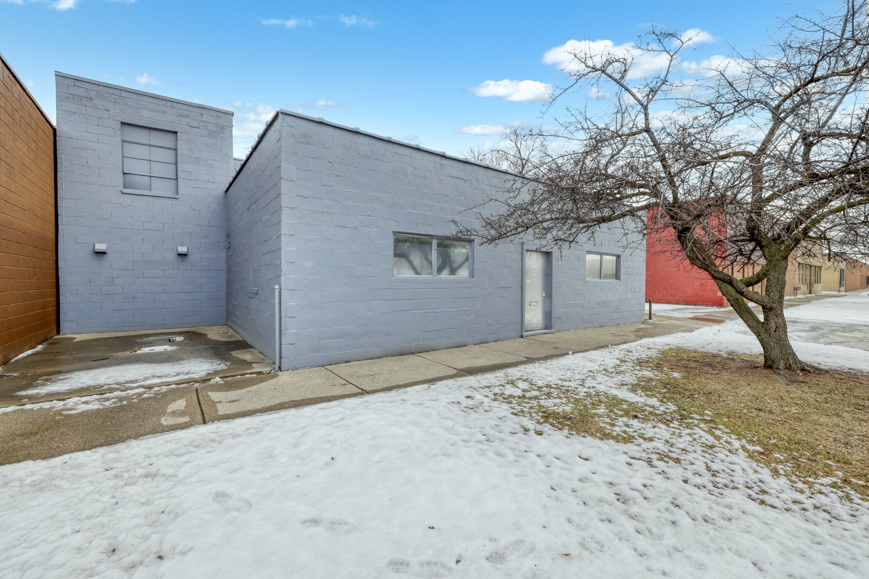 25330 John R Rd, Madison Heights, MI 48071