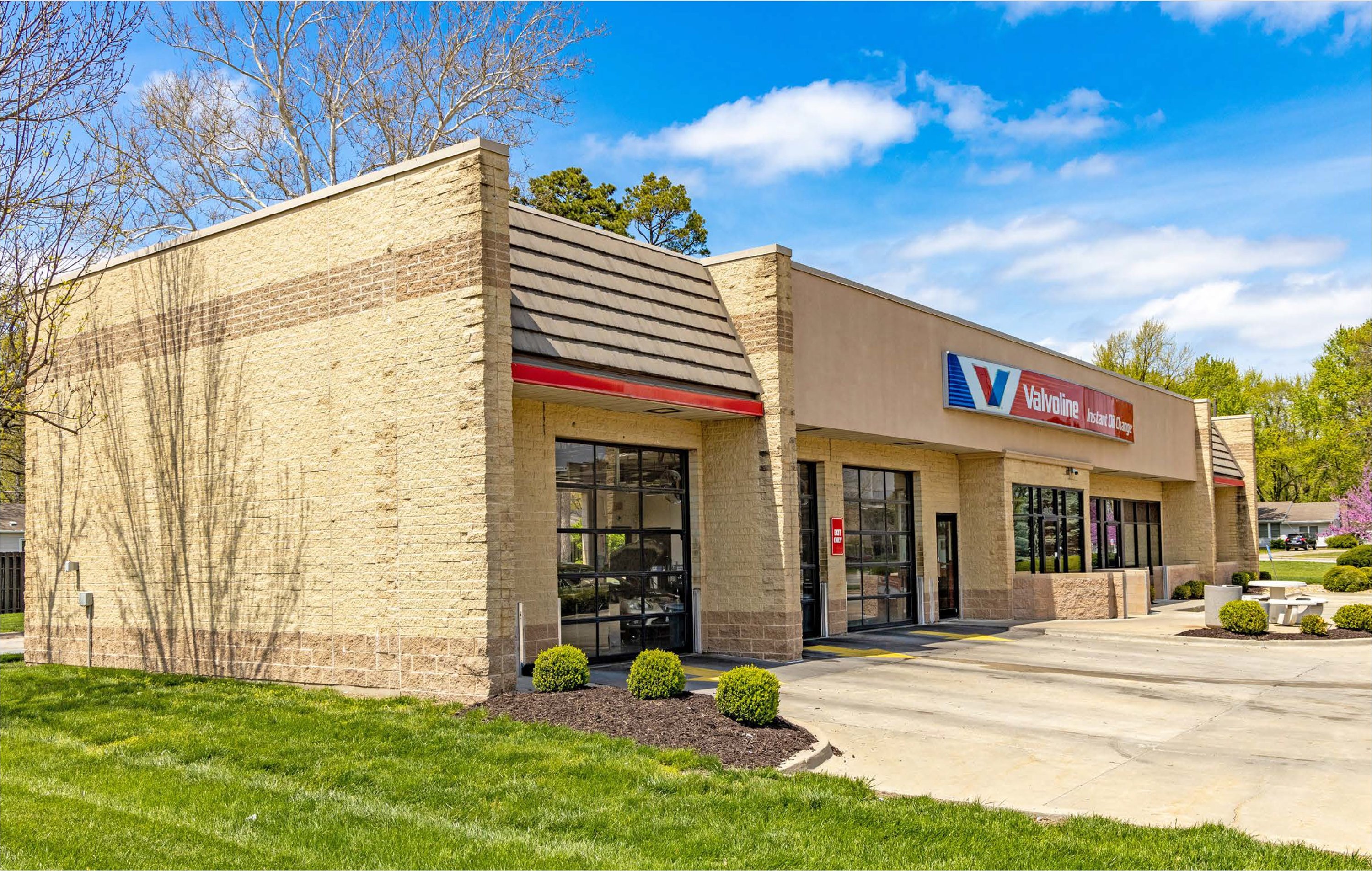10150 Wornall Rd, Kansas City, MO 64114
