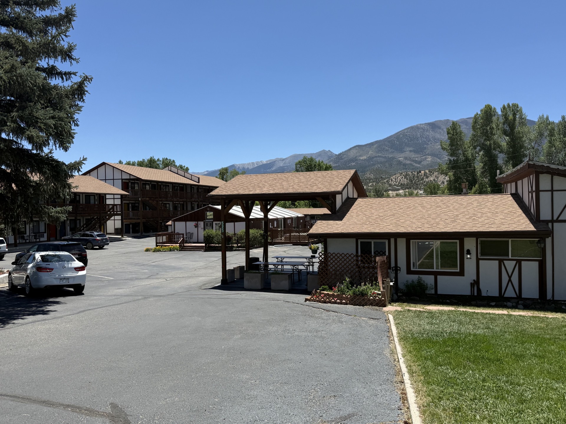 525 W Rainbow Blvd, Salida, CO 81201