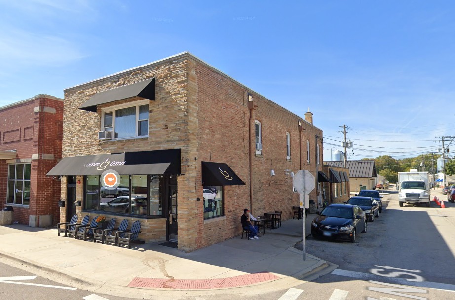 2 S Main St, Elburn, IL 60119