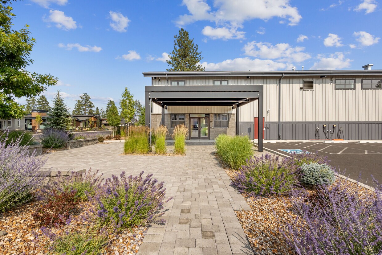 275 W Lundgren Mill Dr, Sisters, OR 97759