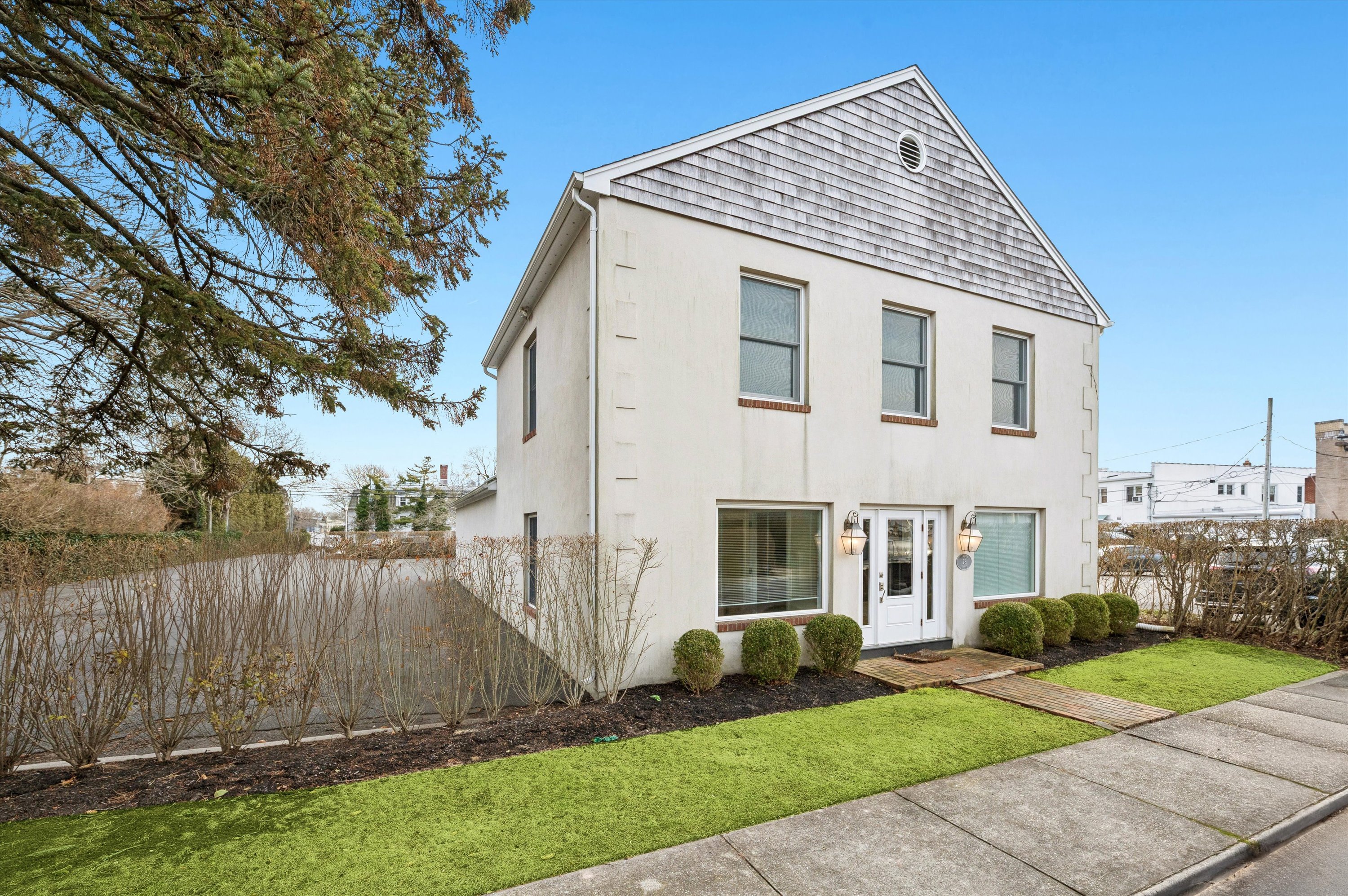 28 Cameron St, Southampton, NY 11968