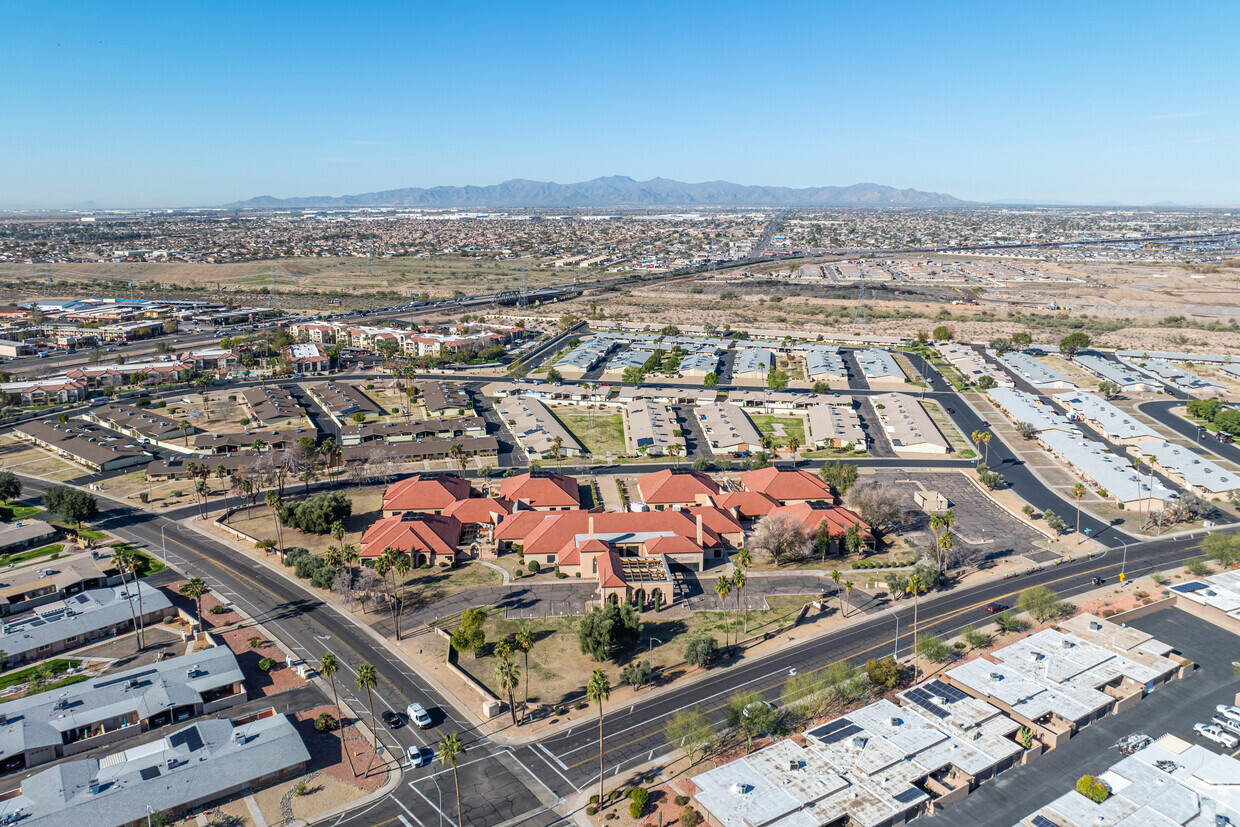 13818 N Thunderbird Blvd, Sun City, AZ 85351