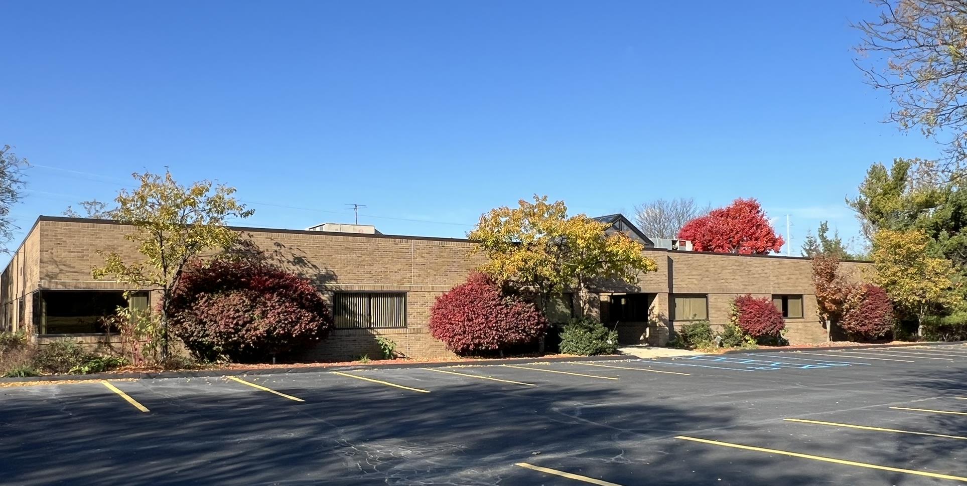 1050 W Silverbell Rd, Lake Orion, MI 48359