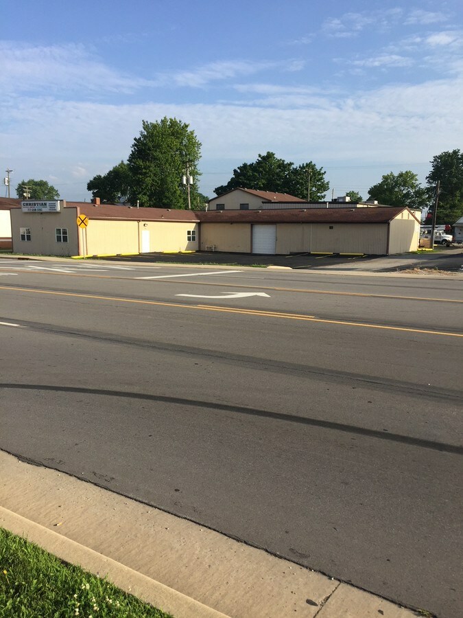 318 E Broadway St, Shelbyville, IN 46176