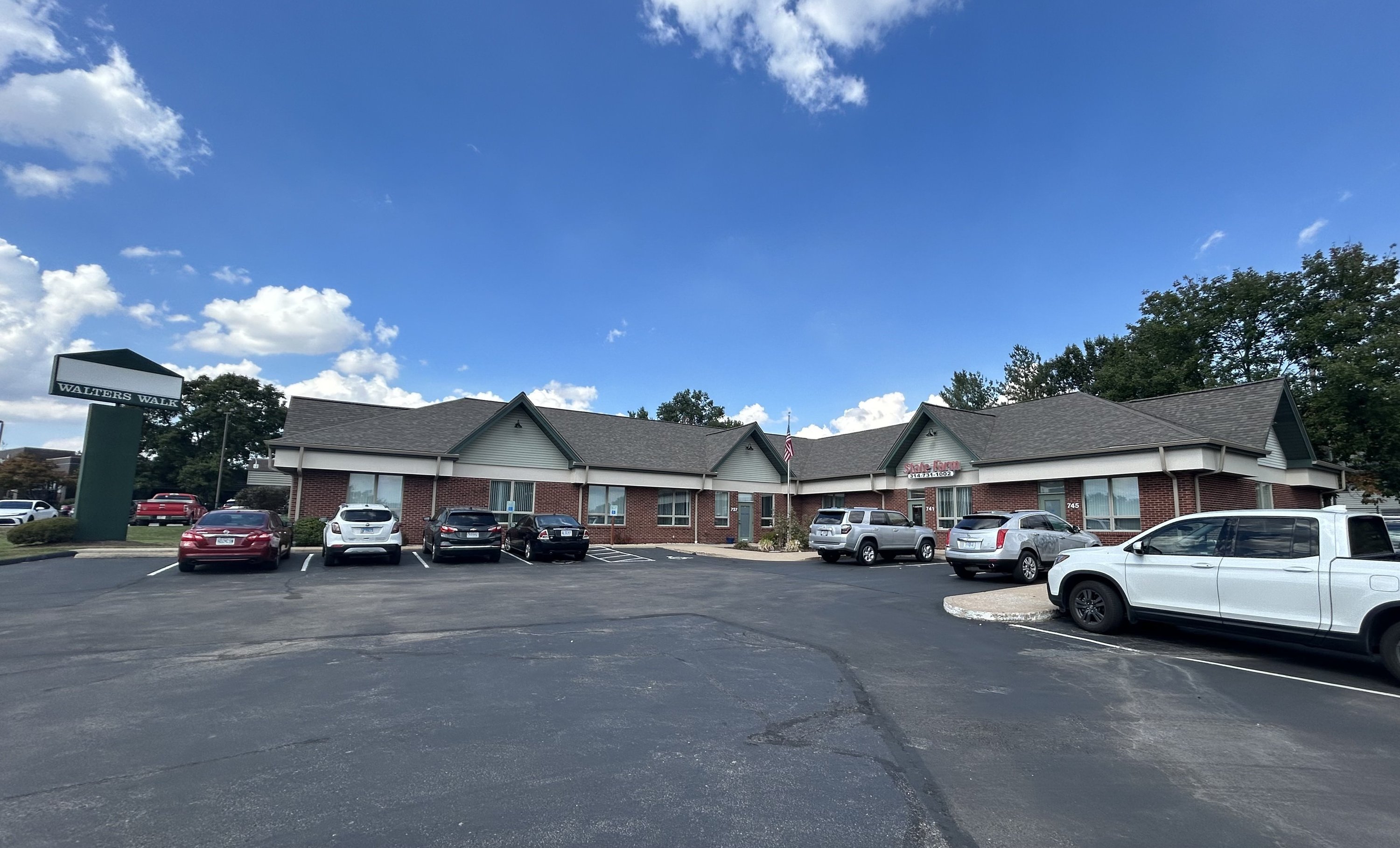 737 Dunn Rd, Hazelwood, MO 63042