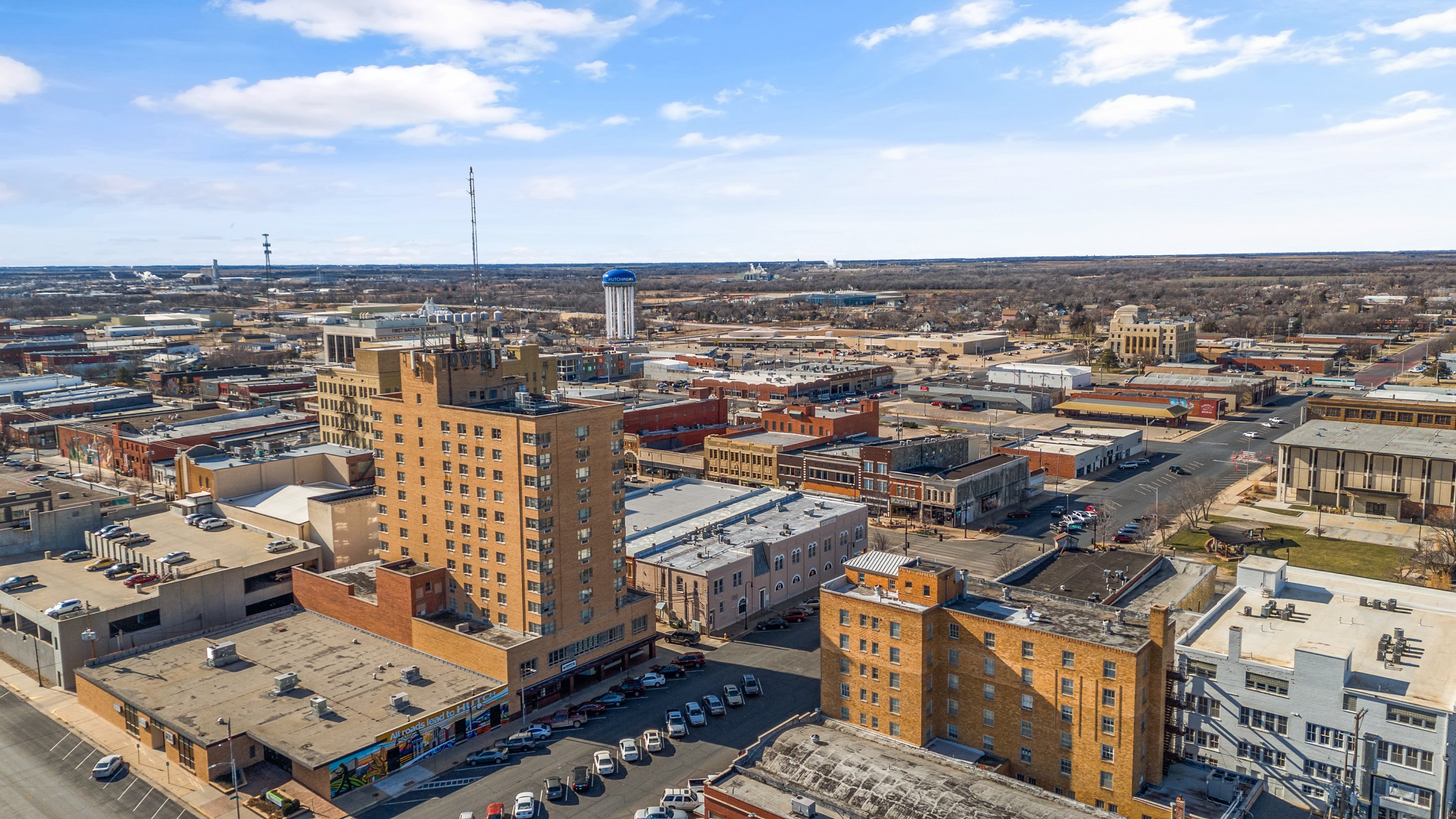 17 E 2Nd Ave, Hutchinson, KS 67501