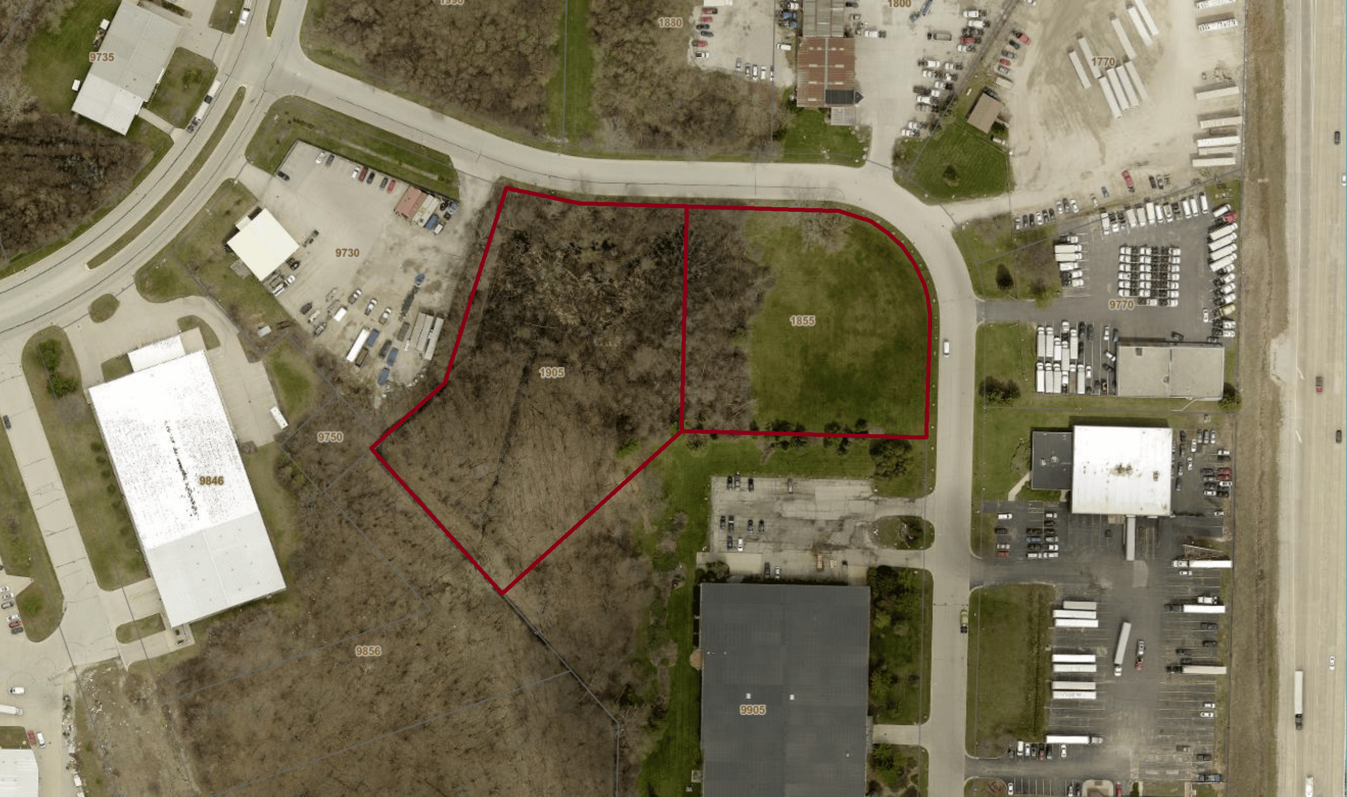 1905 W Ridgeview Dr, Oak Creek, WI 53154