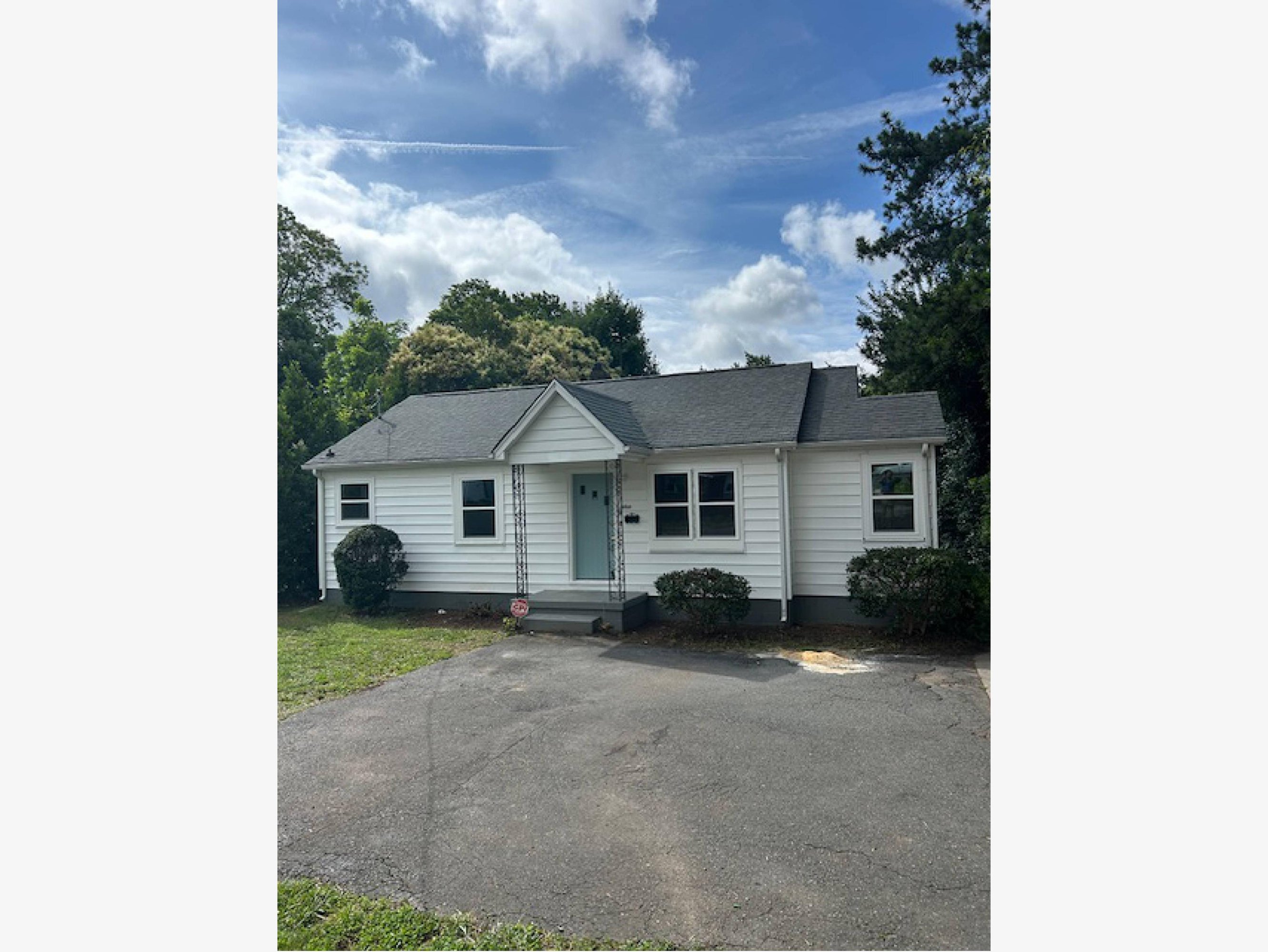 2820 The Plz, Charlotte, NC 28205