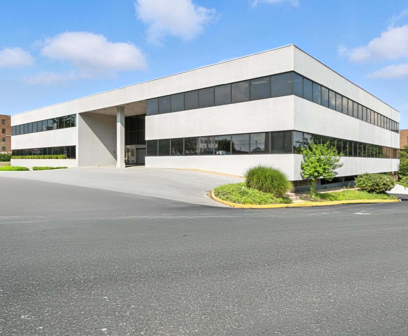 4084 University Dr, Fairfax, VA 22030