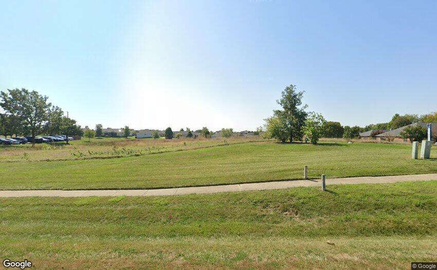 1405 E Oak St, Mahomet, IL 61853