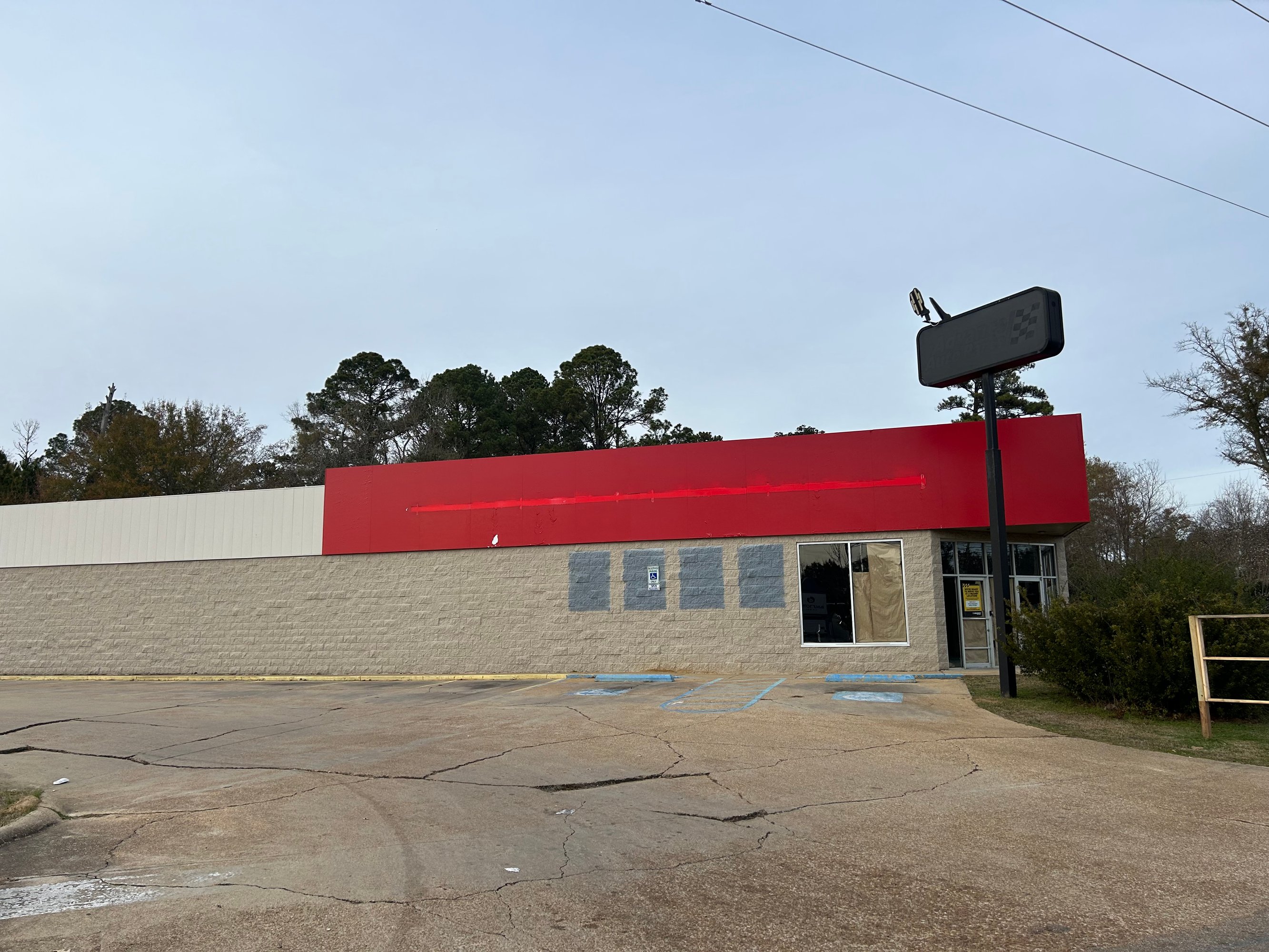 2020 Raymond Rd, Jackson, MS 39204