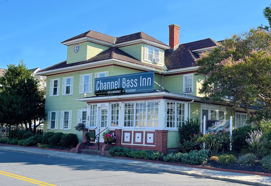 6228 Church St, Chincoteague Island, VA 23336
