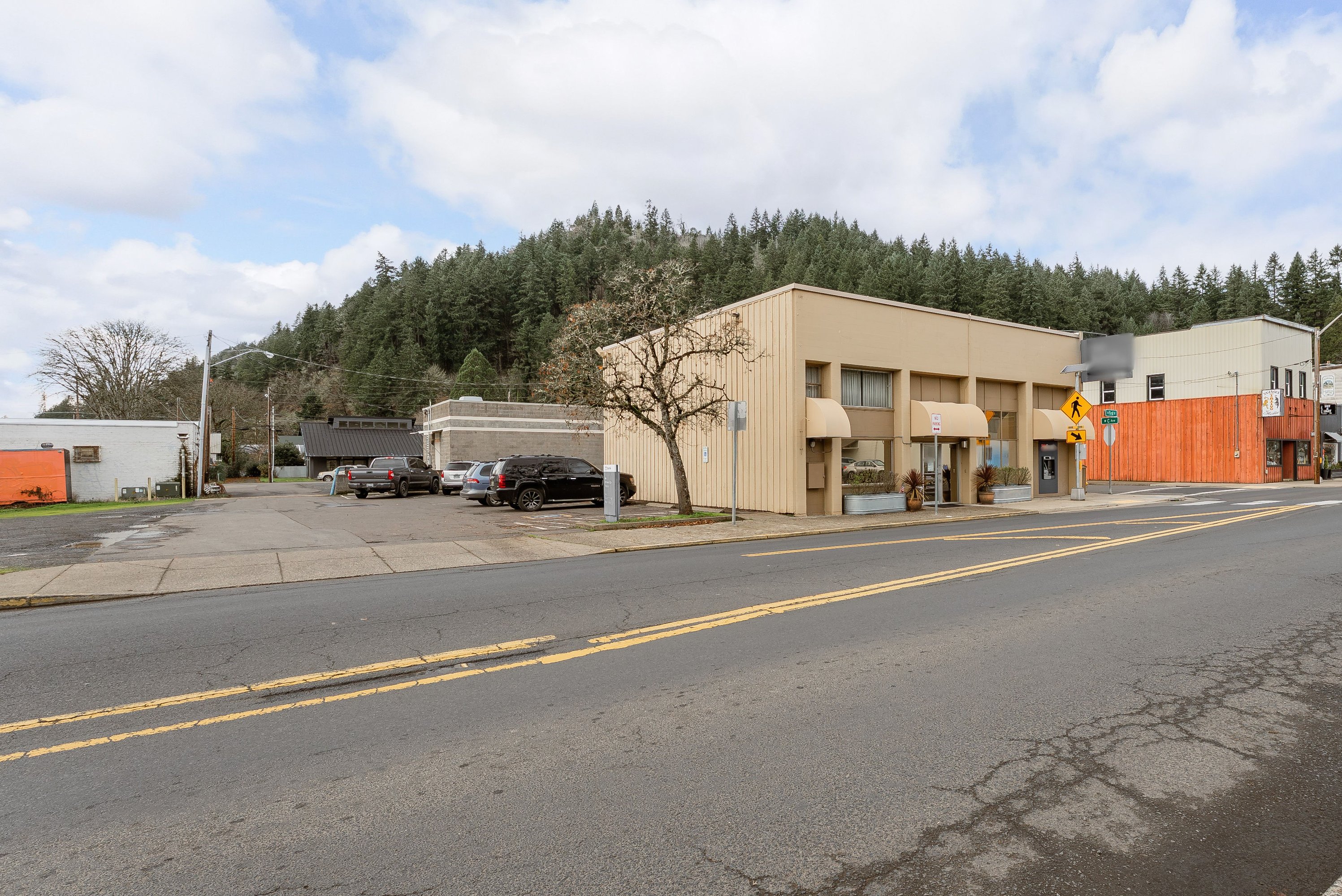 229 N First St, Drain, OR 97435