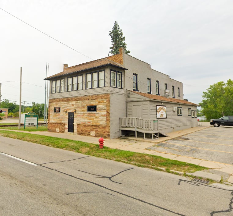22401 Huron River Dr, Rockwood, MI 48173
