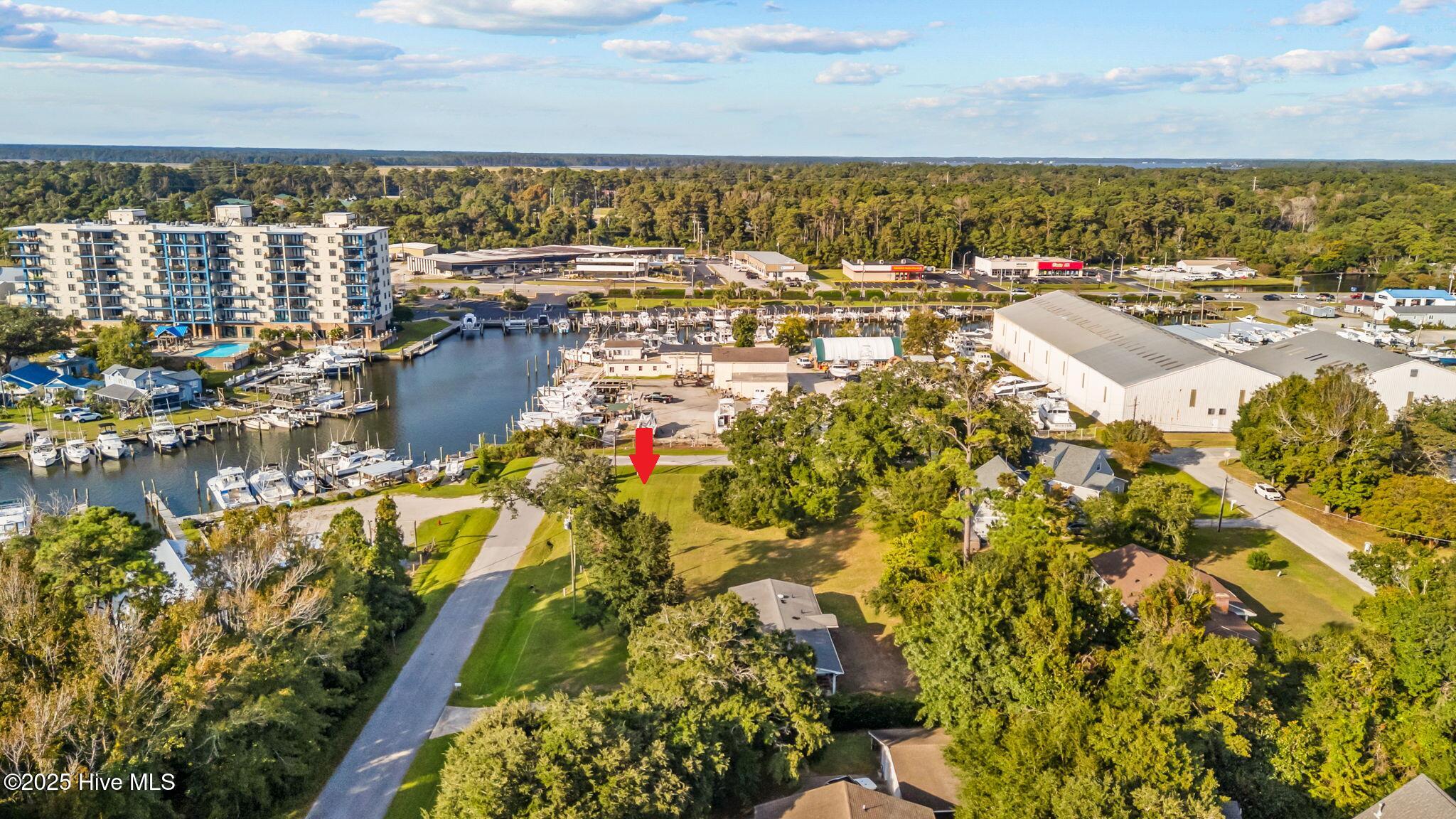201 Pensacola Ave, Morehead City, NC 28557