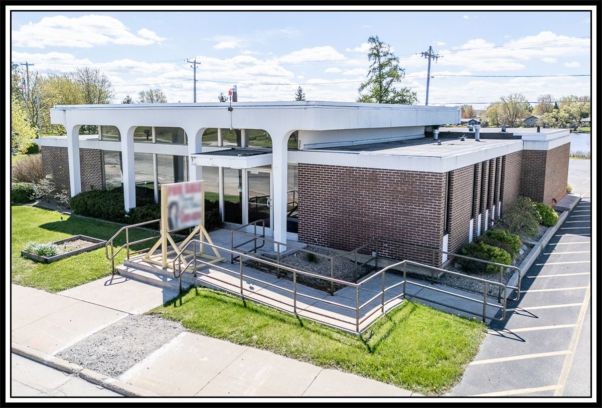 132 E Main St, Hortonville, WI 54944