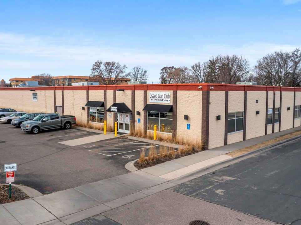 22 4Th St NW, Osseo, MN 55369