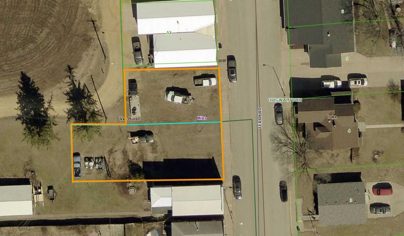 338 Ferry Rd, Miles, IA 52064