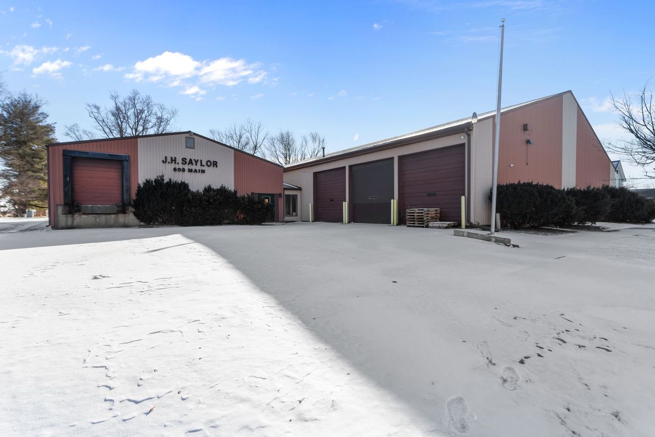 606 S Main St, Burnettsville, IN 47926