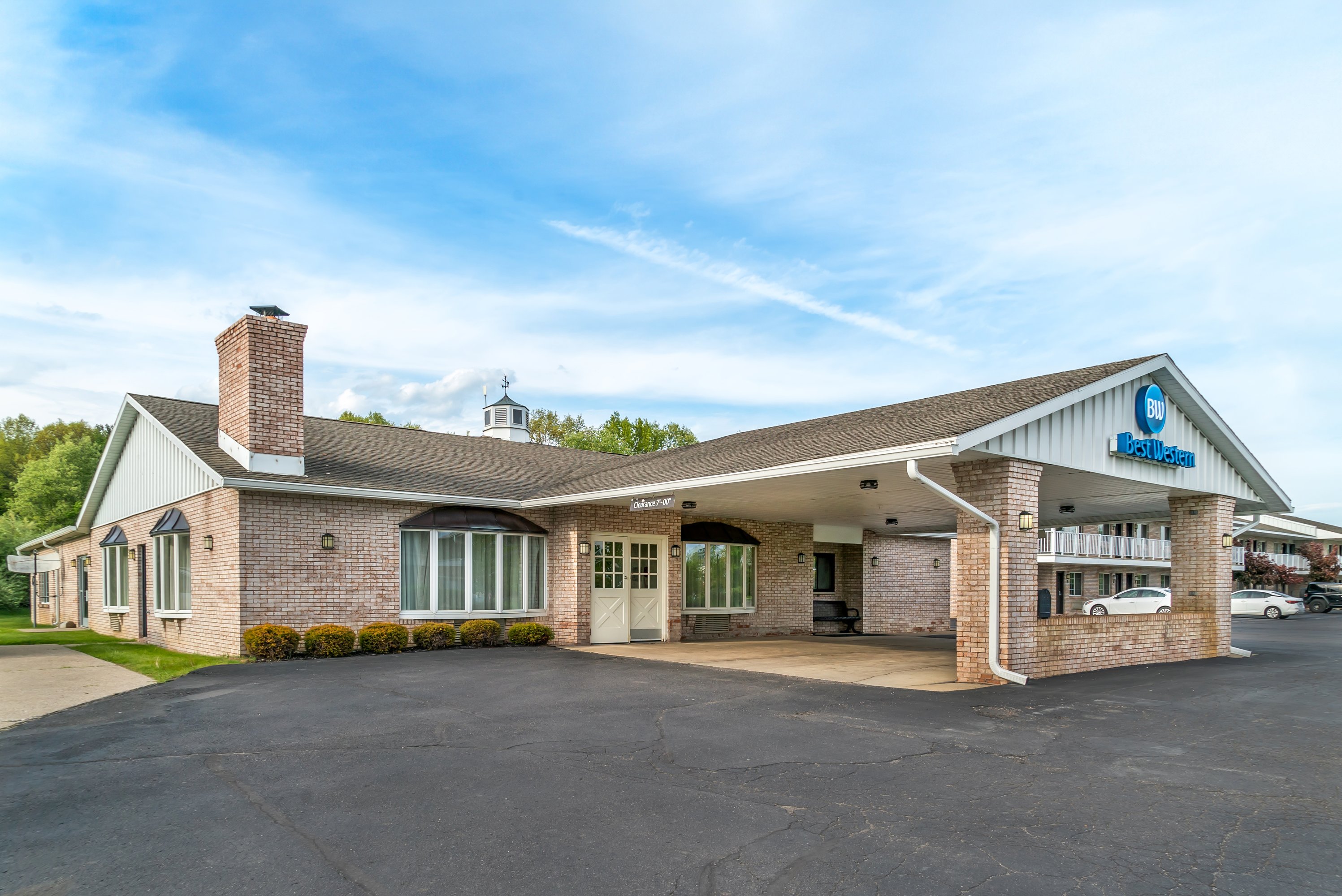 10087 Highland Rd, Hartland, MI 48353