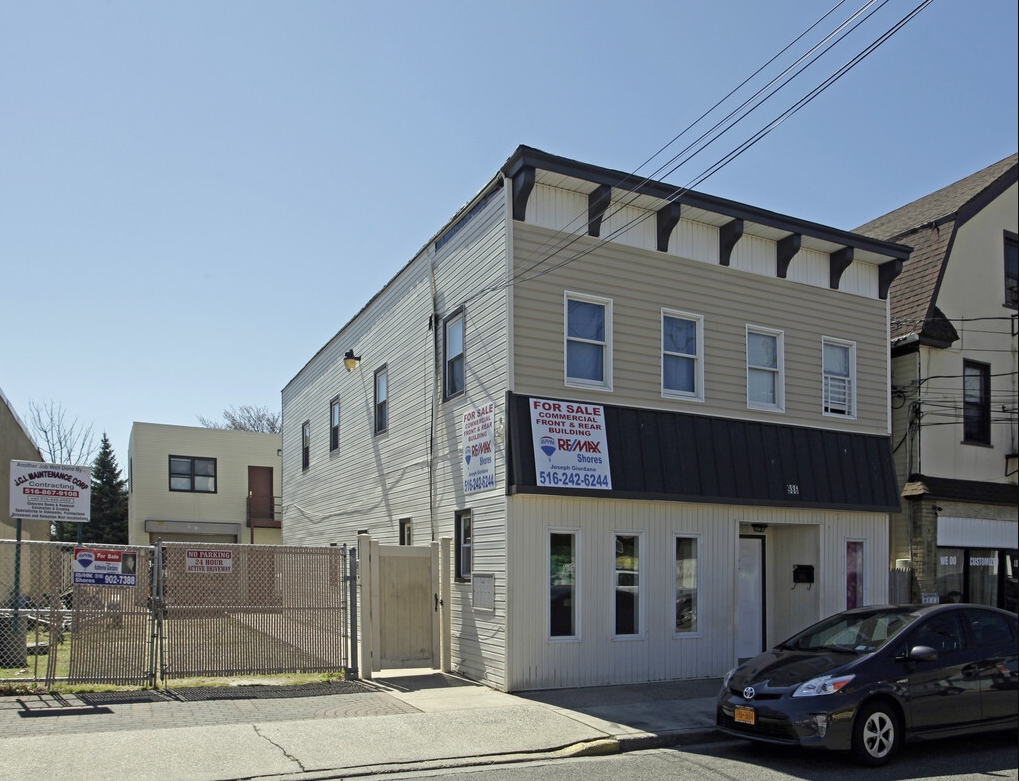 986 Church St, Baldwin, NY 11510