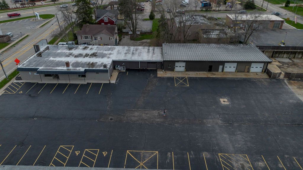 670 Calhoun St, Woodstock, IL 60098-4287
