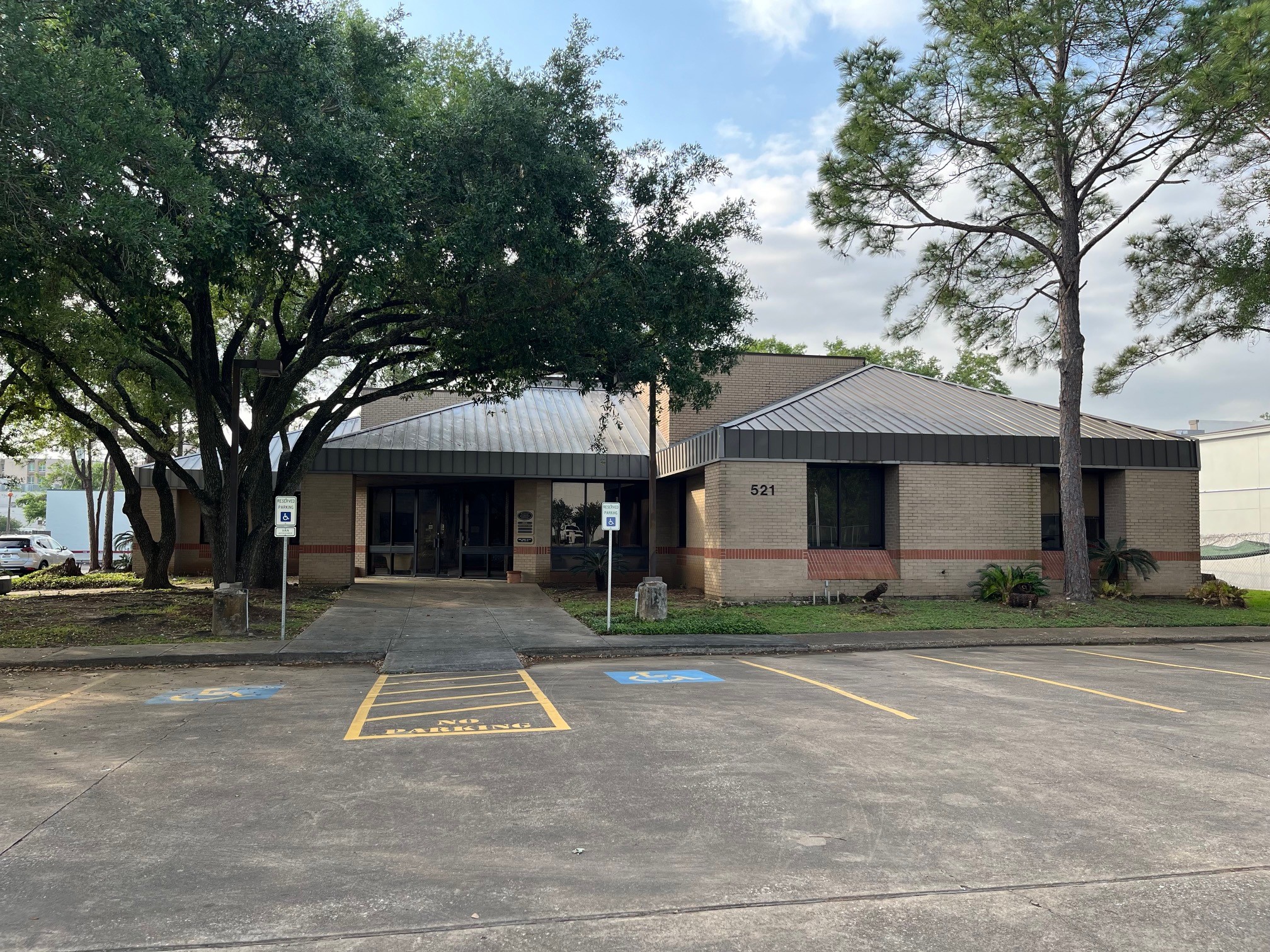 521 Orchard St, Webster, TX 77598