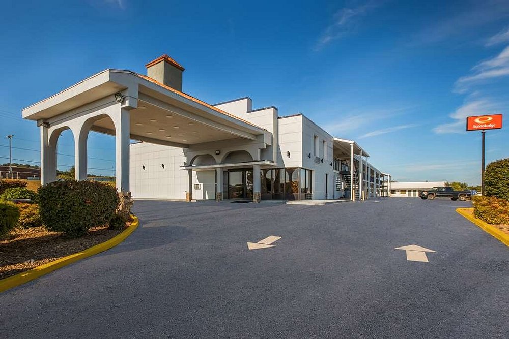 3670 Roy Messer Hwy, White Pine, TN 37890