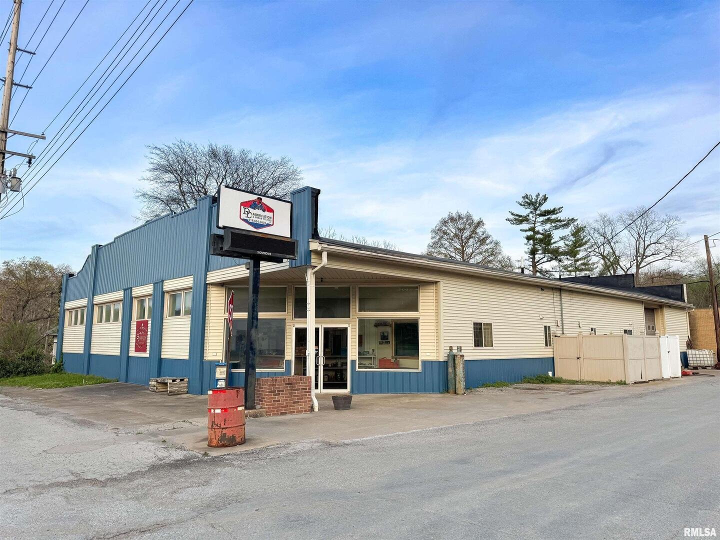 200 NE Front St, Dongola, IL 62926